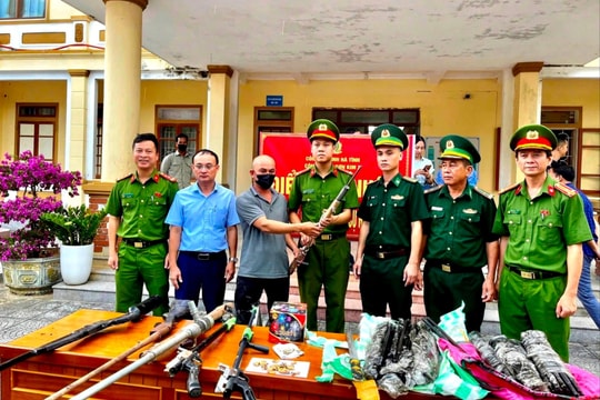 Tự nguyện giao nộp vũ khí để bảo vệ bản thân và xã hội