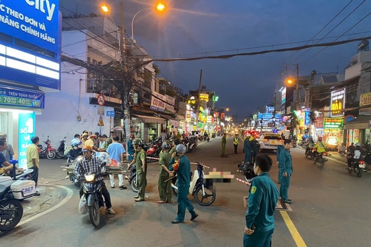 Bị hất lên cao rồi tử vong sau cú tông mạnh