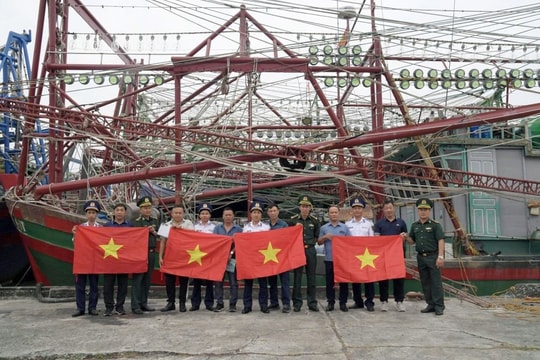 Hải đoàn 11 đồng hành cùng ngư dân chống khai thác IUU