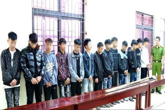 Triệu tập 13 thanh, thiếu niên mang hung khí đi gây rối trật tự công cộng