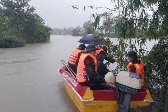 Huy động lực lượng tìm kiếm người đàn ông mất tích trong mưa lũ