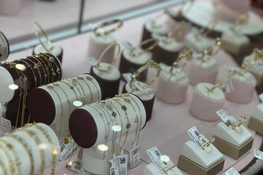 Giá vàng hôm nay 27/10: Tiếp tục giảm nhẹ