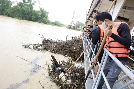 Đà Nẵng: Quân đội huy động lực lượng ứng phó nguy cơ vỡ đập tràn