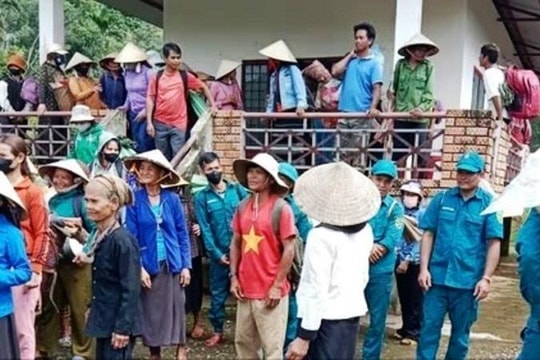 Quảng Ngãi di dời hàng trăm hộ dân do mưa lớn kéo dài