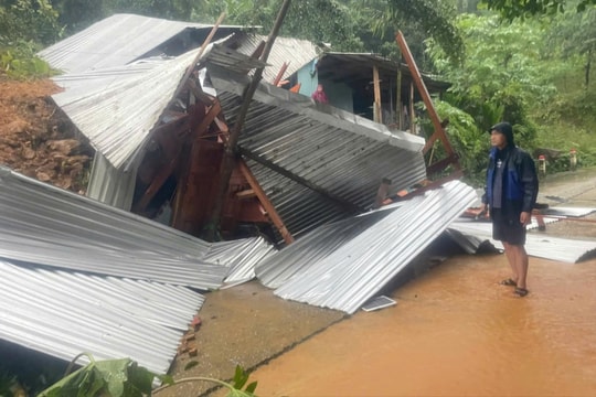 Sạt lở trong đêm, 2 căn nhà ở Trà Leng bị vùi lấp dưới đất đá