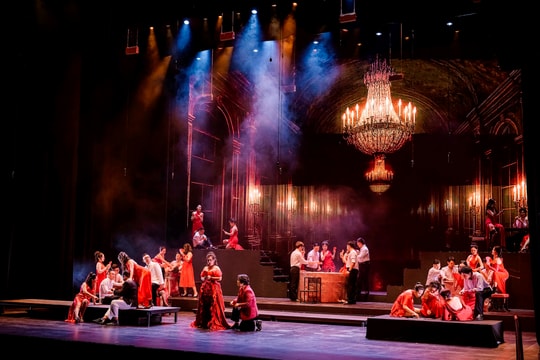 Khán giả Hà Nội đắm chìm trong bản tình ca bi tráng La Traviata