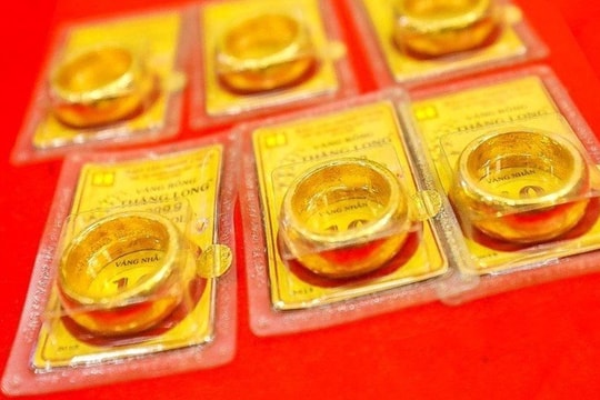 Giá vàng hôm nay 28/10: Tiếp đà tụt dốc