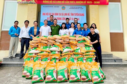 Tuyên Quang: Chung tay hỗ trợ người dân xã Linh Hồ khắc phục hậu quả sau bão số 10