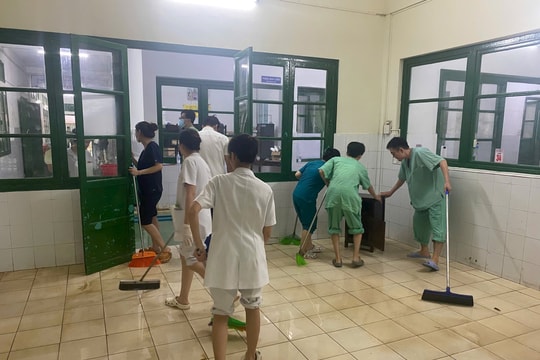 Khẩn trương dọn dẹp sau lũ, sớm ổn định hoạt động khám chữa bệnh