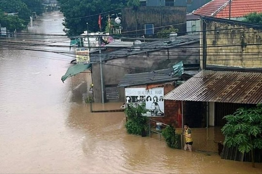Quảng Ngãi có hơn 5.200 ngôi nhà chìm trong nước