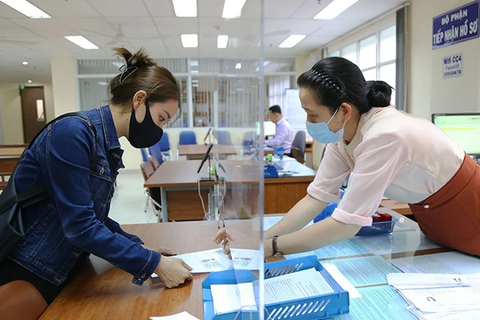 Không yêu cầu người dân xuất trình giấy tờ đã tích hợp trên VNeID khi chứng thực