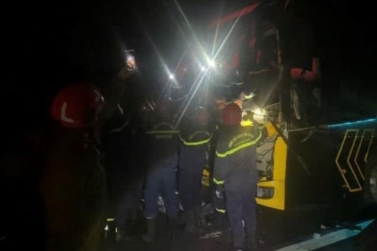 Va chạm trên cao tốc Đà Nẵng - Quảng Ngãi, 5 người bị thương