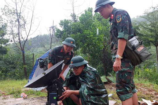 Giữ vững "mạch sóng" giữa tâm lũ