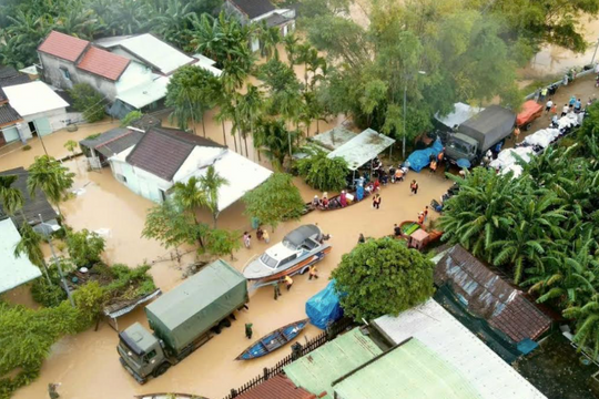 Đà Nẵng: Hơn 66.000 hộ dân ngập lụt, nhiều khu vực bị cô lập do mưa lớn