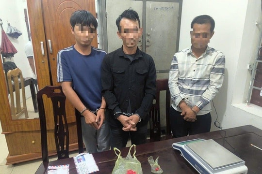 Công an bắt quả tang 3 đối tượng tàng trữ ma túy để sử dụng