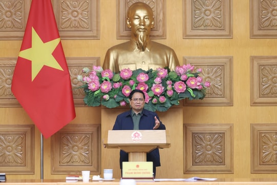 Thủ tướng chỉ đạo khẩn trương khắc phục hậu quả mưa lũ lịch sử ở miền Trung