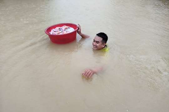 Hạ du các sông Đà Nẵng ngập lụt sâu