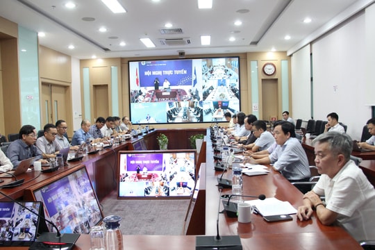 EVNCPC họp khẩn chỉ đạo khắc phục hậu quả mưa lũ, đảm bảo an toàn điện cho người dân