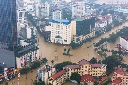 Hỗ trợ khẩn cấp 350 tỷ đồng giúp các địa phương miền Trung khắc phục thiệt hại mưa lũ