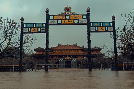 Tập trung làm sạch di tích sau lũ, sớm khôi phục diện mạo Cố đô