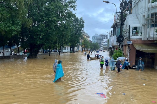 Huế đối mặt lũ mới khi sông Hương dâng trở lại