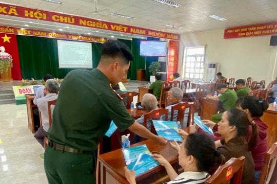 Đồn Biên phòng Xuân Đài phối hợp với địa phương tuyên truyền chống khai thác IUU cho ngư dân