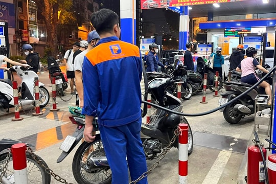 Giá xăng dầu ngày 5/11: Giảm do quyết định ngừng tăng sản lượng của OPEC+