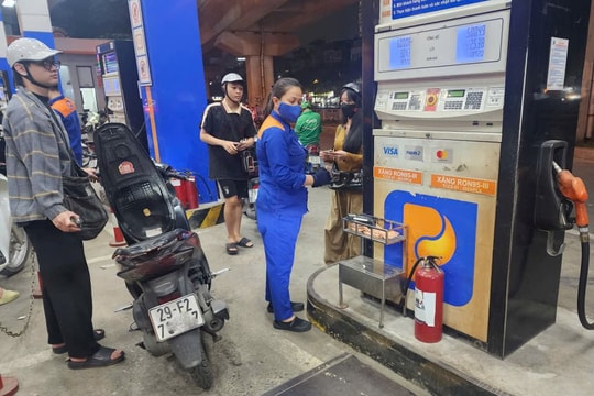 Giá xăng dầu ngày hôm nay (30/10): Đảo chiều tăng, trong nước dự báo tăng mạnh