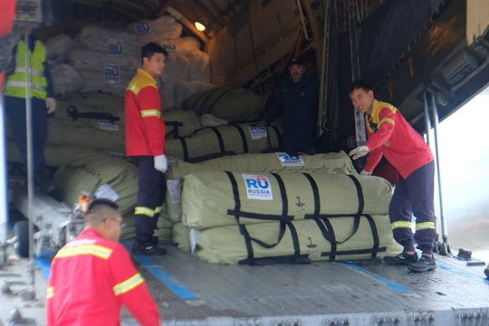 Nga viện trợ khẩn cấp 29 tấn hàng cho người dân vùng lũ Huế