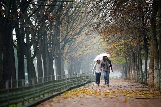 Thời tiết hôm nay 11/11: Cả nước tiếp tục mưa rào rải rác và lạnh dần