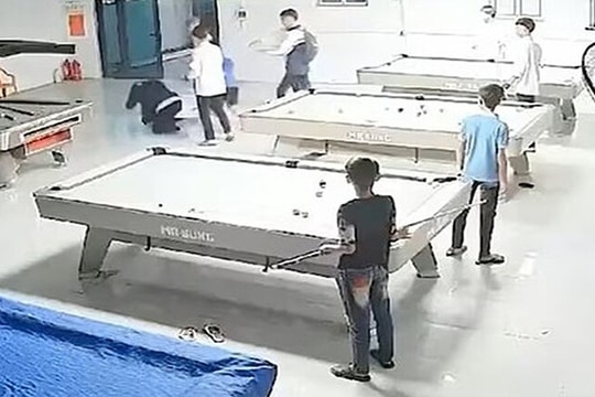 Nam sinh bị nhóm bạn đánh phải phẫu thuật sọ não