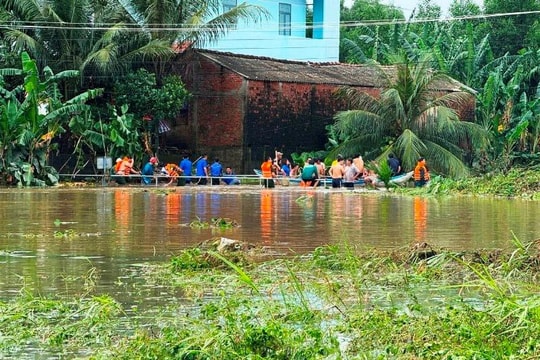 Tìm thấy thi thể nam thanh niên bị nước cuốn trôi trên đường đi làm về