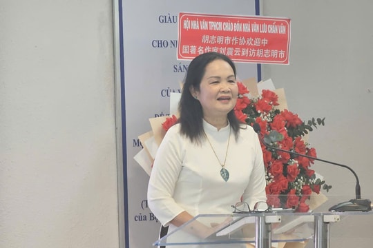 Văn học Việt - Trung chuyển biến tích cực