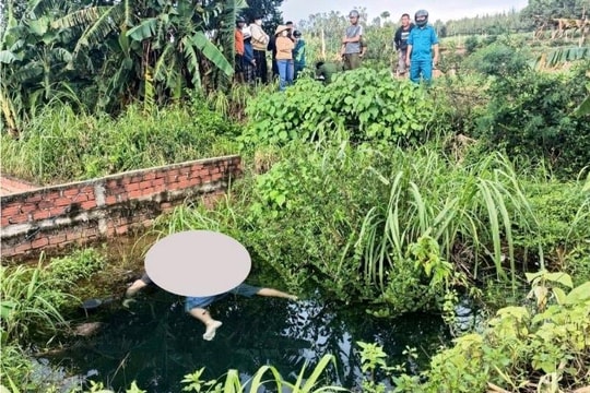 Phát hiện thi thể người đàn ông dưới giếng nước giữa đồng