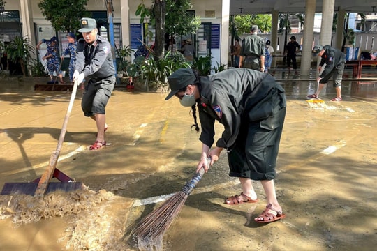 Sở Y tế Đà Nẵng kiểm tra, hỗ trợ xử lý môi trường sau mưa lũ