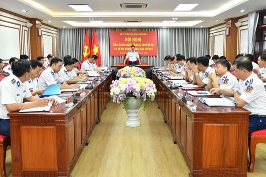 Bàn giao chức trách, nhiệm vụ Tư lệnh Vùng Cảnh sát biển 4