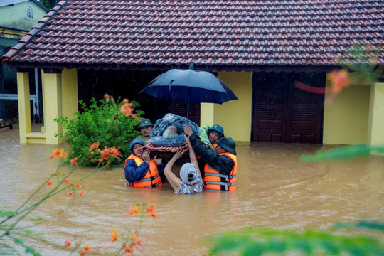 Đường sắt, hàng không miễn phí vận chuyển hàng cứu trợ tới miền Trung