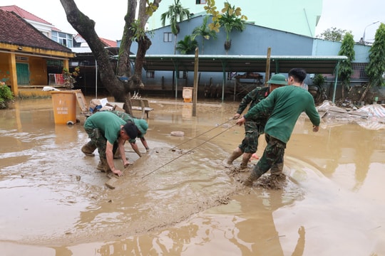 Bộ Chính trị đề nghị khẩn trương khắc phục hậu quả mưa lũ, ổn định đời sống nhân dân