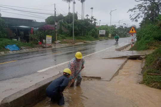 Miền Trung: 46 điểm ùn tắc, nhiều tuyến quốc lộ chia cắt