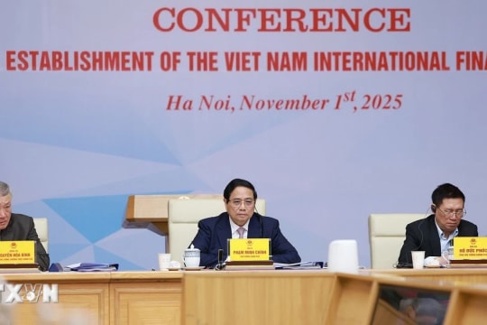 Thủ tướng chủ trì Hội nghị về thành lập Trung tâm tài chính quốc tế tại Việt Nam