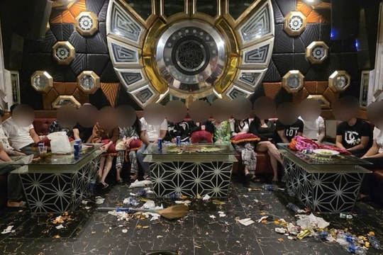 Phát hiện ổ “bay lắc” trong quán karaoke