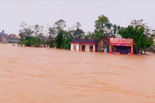 Gần 4.300 nhà dân ở Hà Tĩnh bị ngập trong đợt mưa lũ