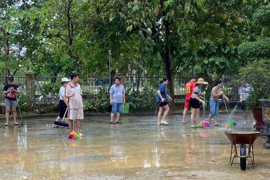 TAND TP. Huế dọn dẹp bùn lũ, khôi phục trụ sở sau cơn lụt lịch sử