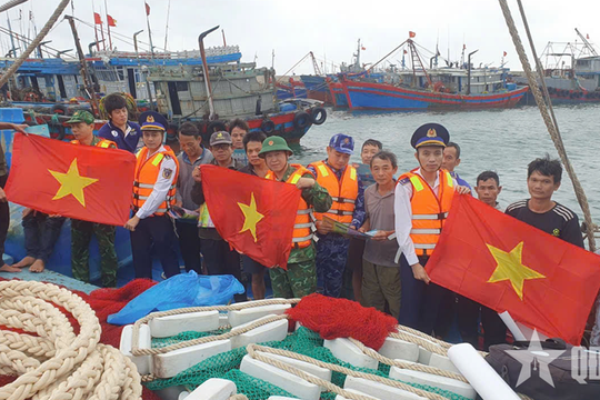 Vùng Cảnh sát biển 1 đẩy mạnh tuyên truyền chống khai thác IUU