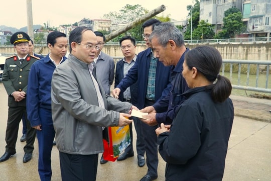 Lãnh đạo tỉnh Cao Bằng thăm, hỗ trợ các hộ dân bị ảnh hưởng do bão số 10 và 11