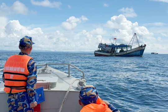 Vùng 5 Hải quân quyết liệt ngăn chặn khai thác hải sản bất hợp pháp