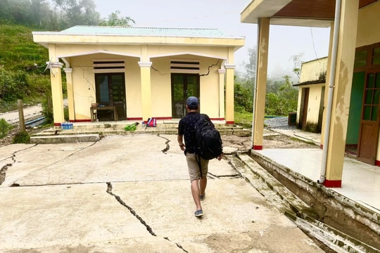 Đà Nẵng: Khẩn trương di dời học sinh và thiết bị dạy học