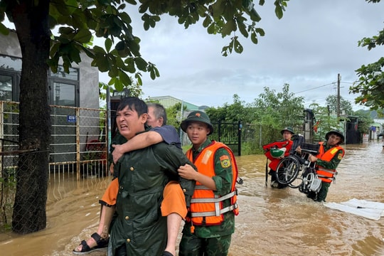 Đà Nẵng: Nhiều nơi sạt lở do mưa lớn