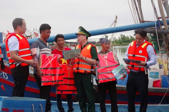 Tuyên truyền về chống khai thác IUU và phát triển bền vững ngành thủy sản