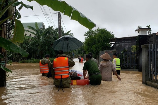 Các vùng ngập cho học sinh nghỉ học, vệ sinh trường lớp sau lũ